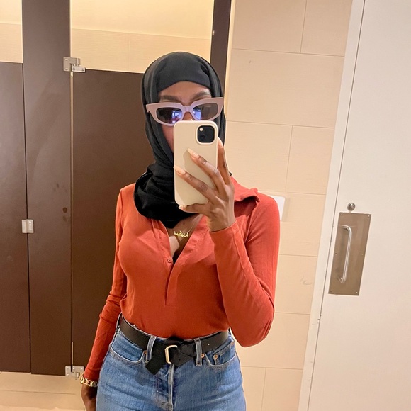 Dezi on read sunglasses - Picture 1 of 8